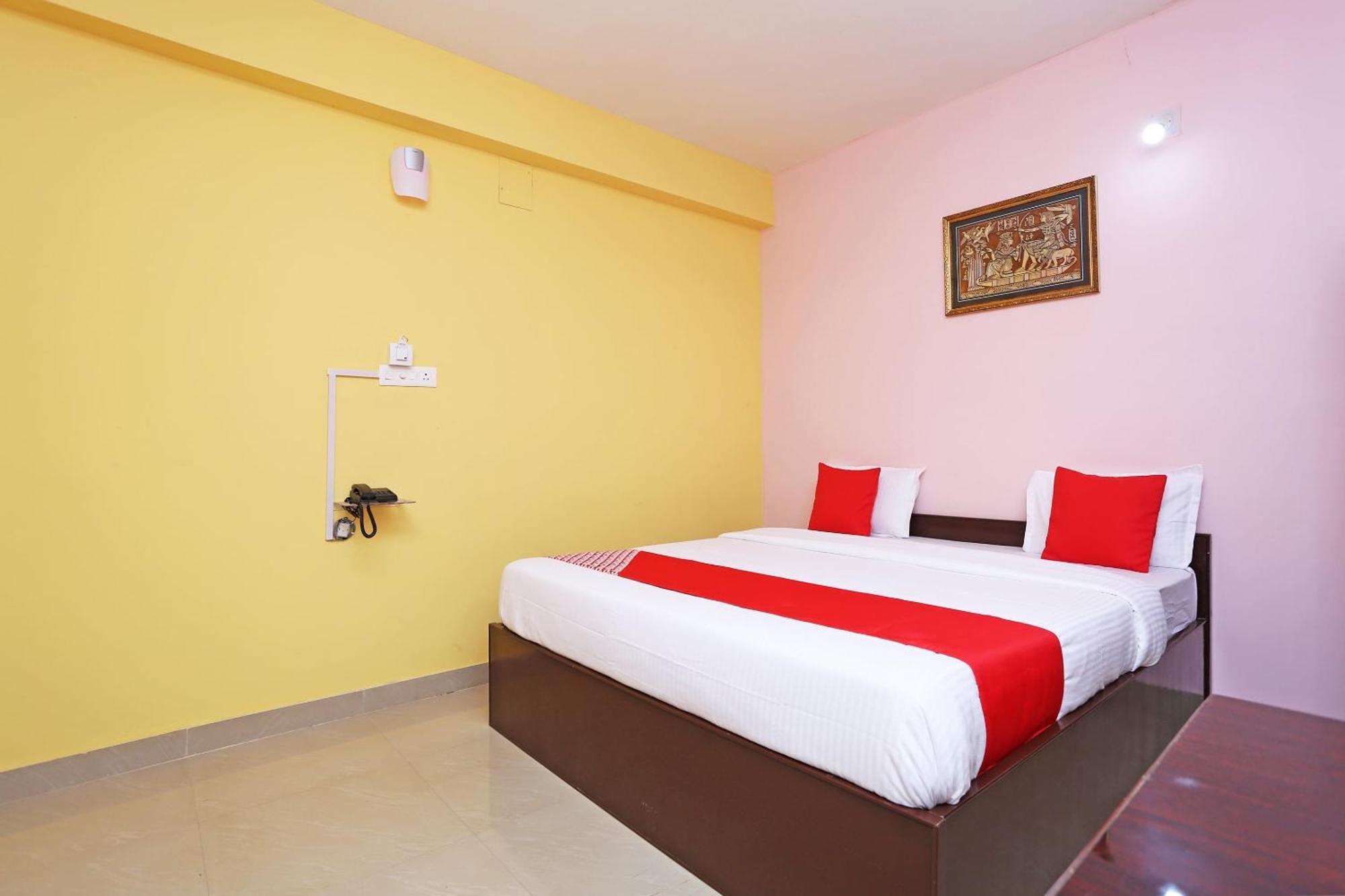 Hotel Grand Paradise Бхубанешвар Екстериор снимка