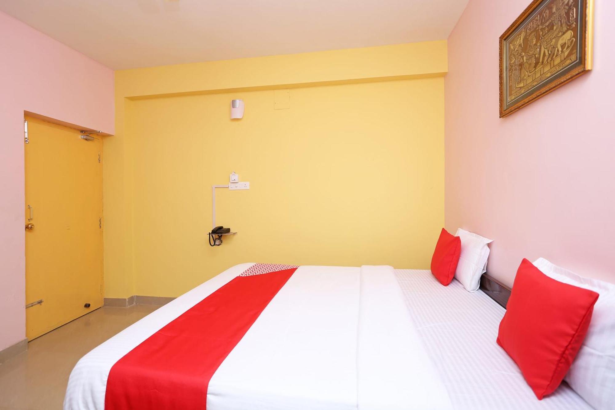 Hotel Grand Paradise Бхубанешвар Екстериор снимка